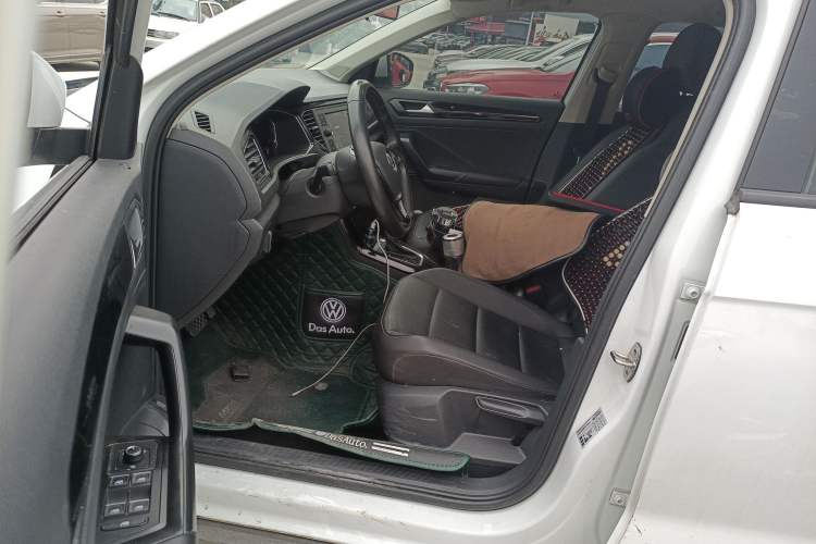 Used Volkswagen T-ROC 2020 280TSI DSG Two-Wheel Drive Comfort Version
