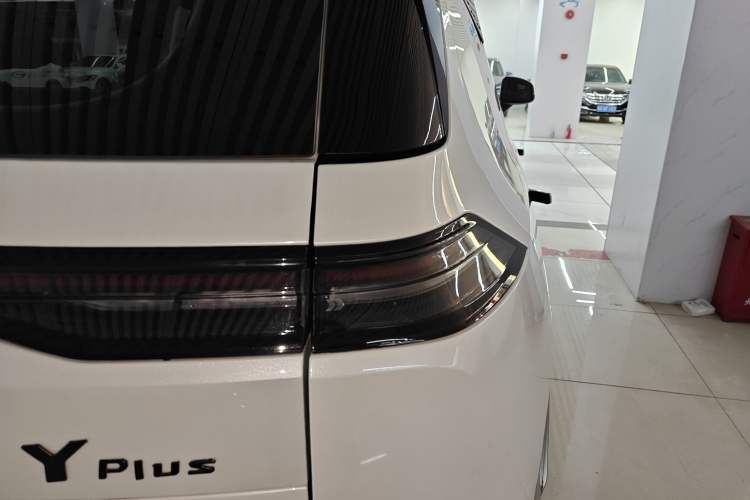 Used AION Y 2023 Younger