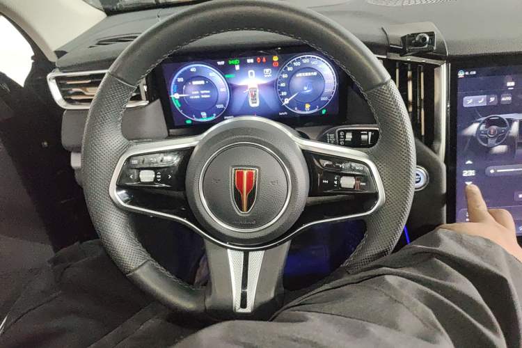 Used Hongqi HS7 PHEV 2024 2.0T PHEV Four-Wheel Drive Flagship Edition 6 Seats
