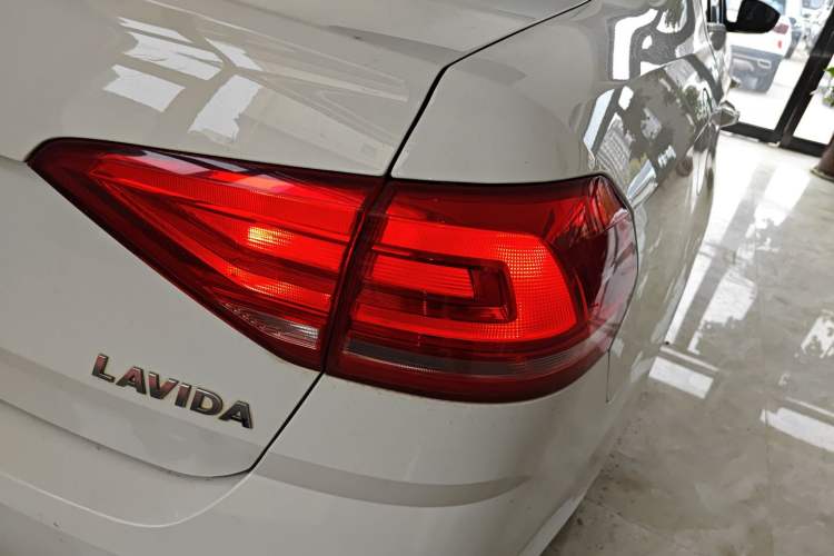 Used Volkswagen Lavida 2017 1.6L Automatic Fashion Edition
