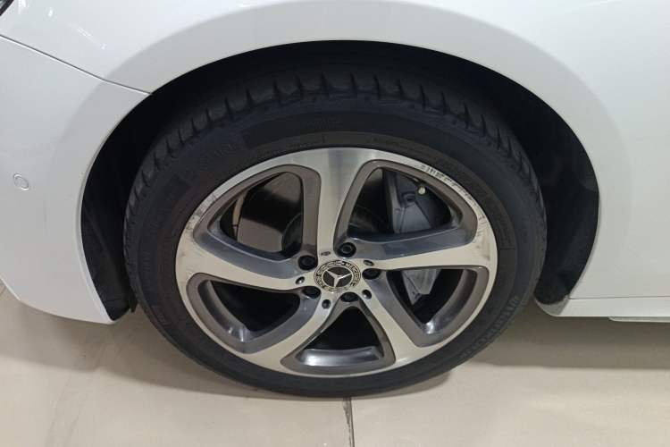 Used Mercedes-Benz E-Class 2019 E 300 L Sporty and Stylish Model