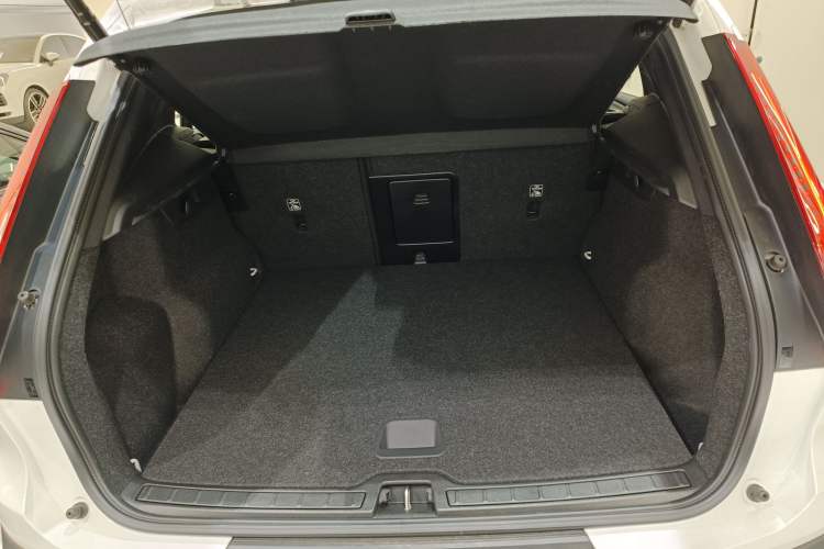 Used Volvo XC40 2024 B4 4x4 Smart Luxury Edition