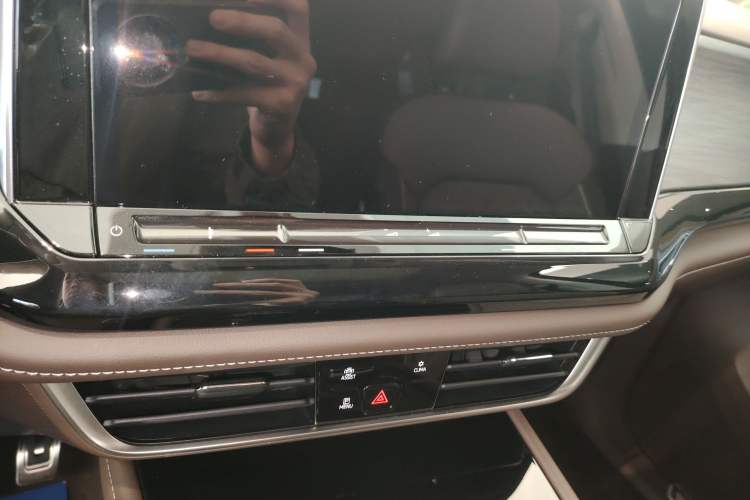 Used Volkswagen Viloran 2024 380TSI Premium Edition
