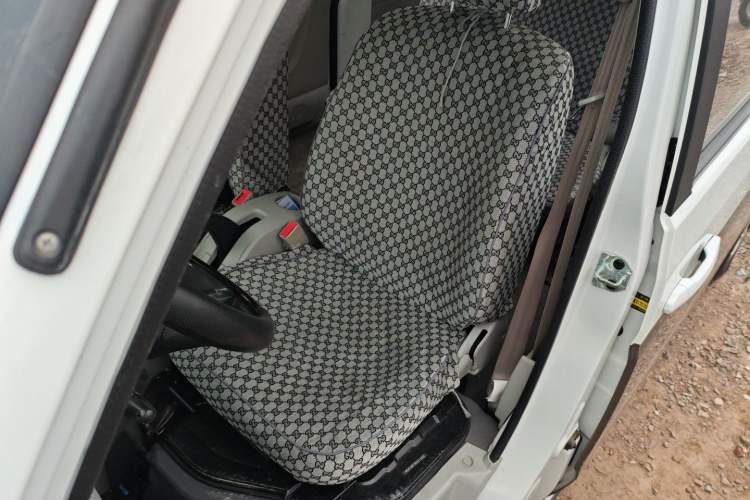 Used Jinbei New Hiace X30L 2021 1.5L Wealth Edition Bus Non-Air-Conditioned China VI Standard SWC15M
