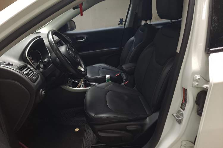 Used  Compass 2017 200T Automatic Family Edition
