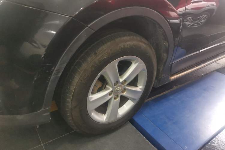 Used Toyota RAV4 2013 2.0L CVT Four-Wheel Drive Fashion Edition