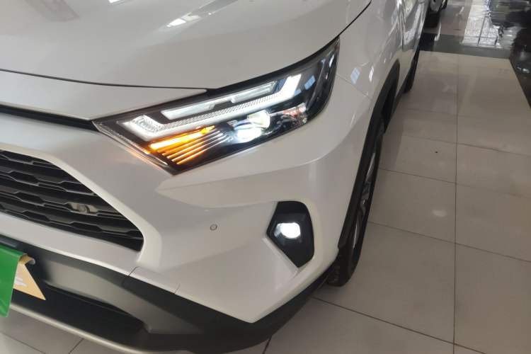 Used Toyota RAV4 2023 2.0L CVT Two-Wheel Drive Fashion Plus Edition
