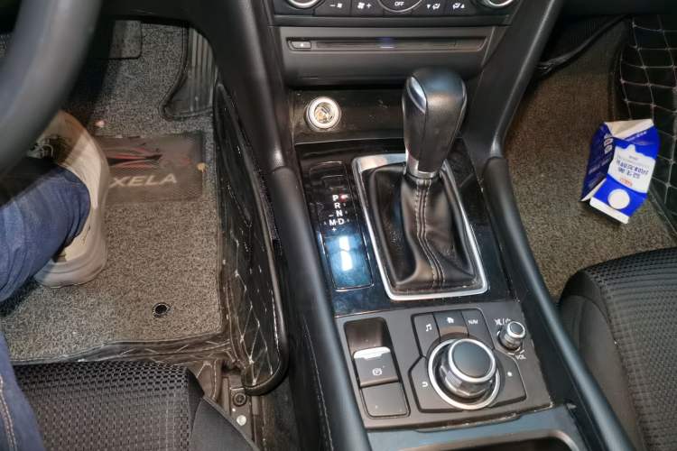 Used Mazda Mazda 3 Axela 2017 Hatchback 1.5L Automatic Luxury Model Emission Standard China V