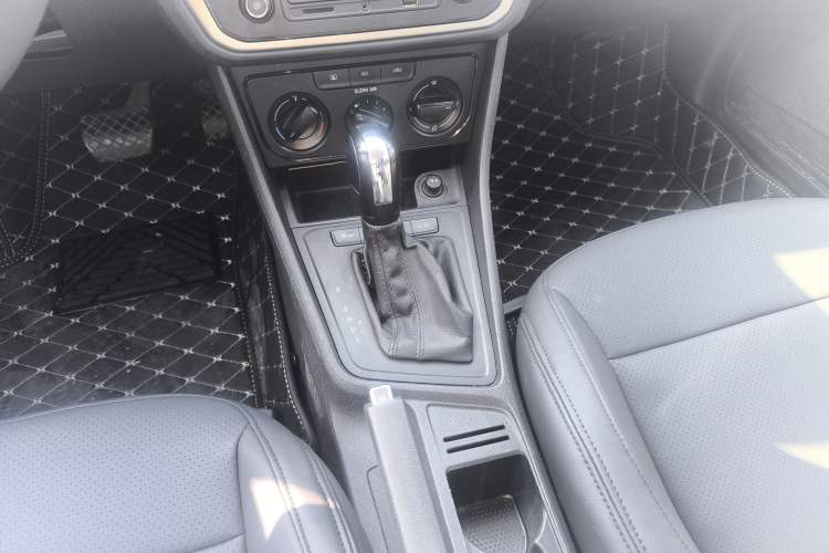 Used Volkswagen Lavida 2017 1.6L Automatic Fashion Edition
