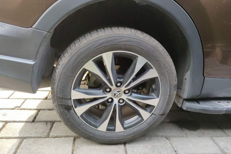 Used Toyota RAV4 2015 2.5L Automatic 4x4 Elite Edition
