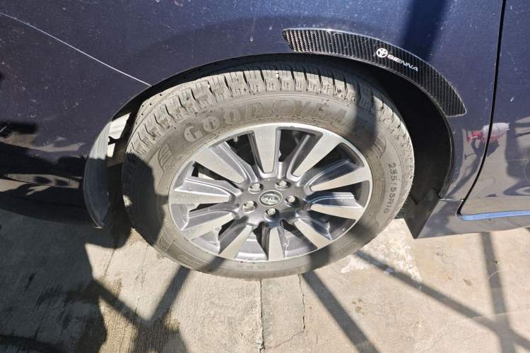 Used Toyota Sienna 2019 3.5L Two-Wheel Drive XLE 7 Seats U.S. Specification
