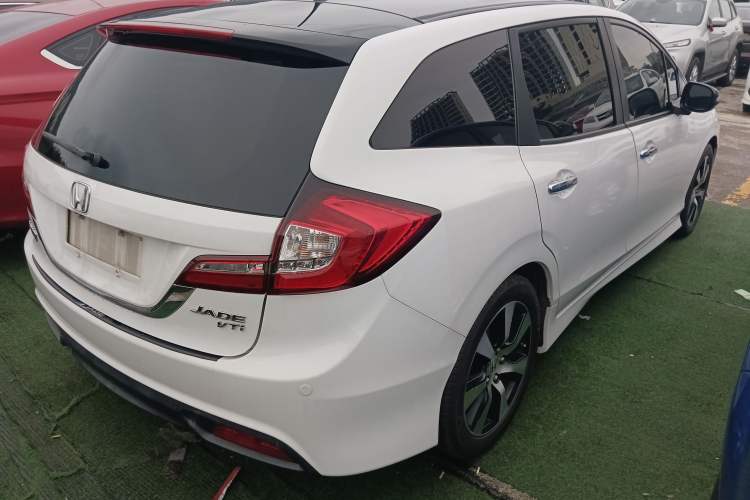 Used Honda Jade 2013 1.8L CVT Luxury Edition 5 seats
