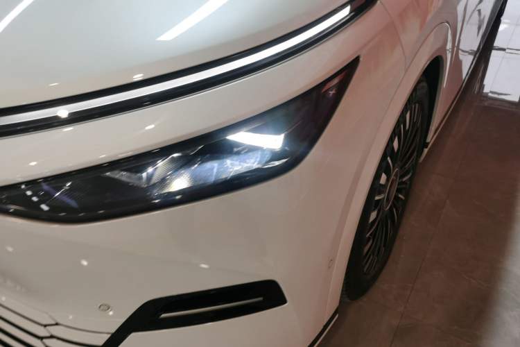 Used XPeng X9 2025 740 Ultra-Long Range Max
