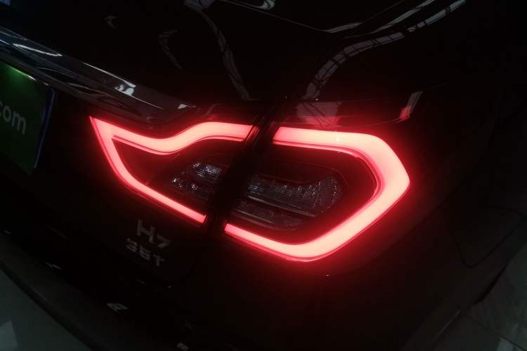 Used Hongqi H7 2021 1.8T Executive Edition
