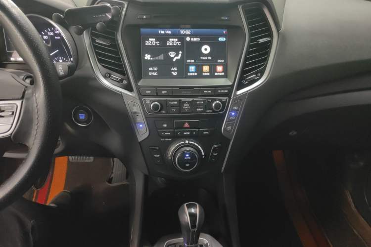 Used Hyundai Santa Fe 2017 2.0T Automatic Two-Wheel Drive Smart Version 7 Seats