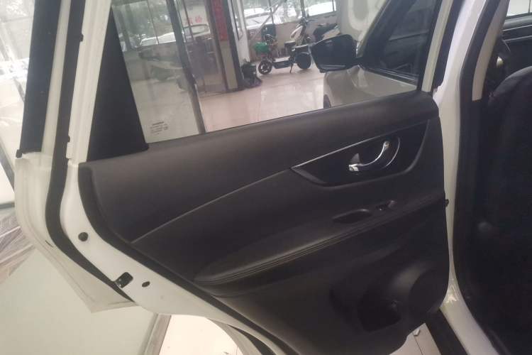 Used Nissan X-Trail 2014 2.5L CVT Luxury Edition 4WD
