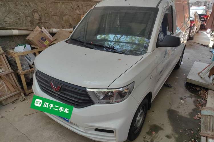 Used Wuling Hongguang V 2022 1.5L Jingqu Edition Enclosed-Window Vehicle with Electric Power Steering LAR