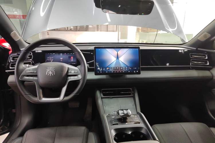 Used BYD Qin L 2025 DM-i Smart Drive 120KM Superior Model
