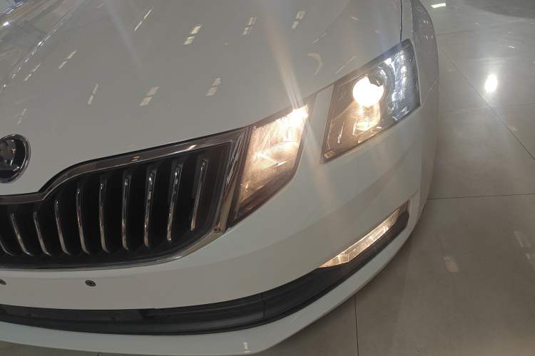 Used Skoda Octavia 2019 TSI230 DSG Smart & Comfort Edition China VI Standard
