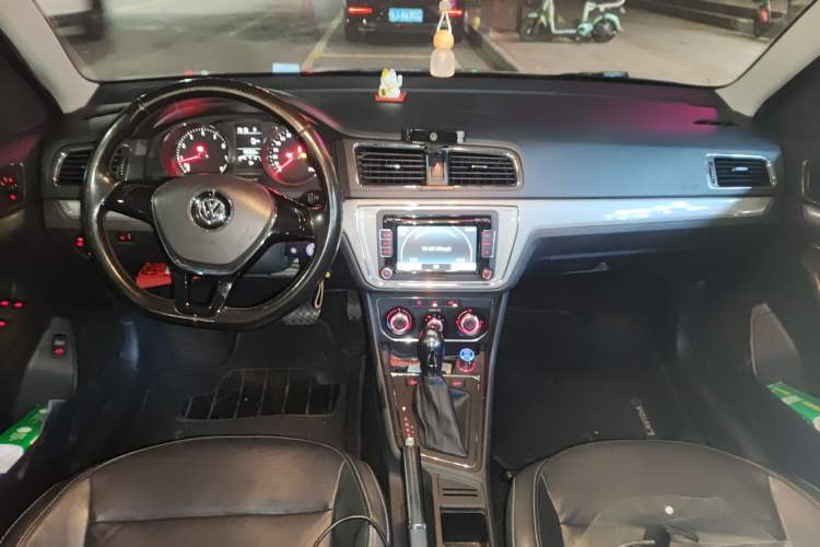 Used Volkswagen Lavida 2015 1.6L Automatic Comfort Edition
