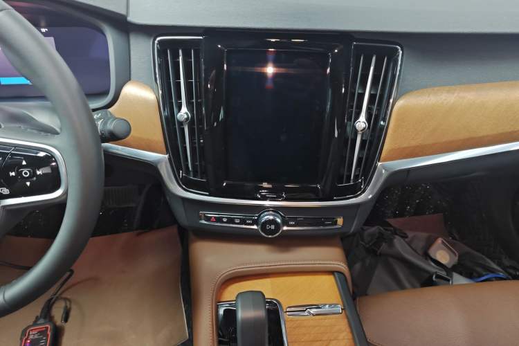 Used Volvo S90 2024 B5 Zhiyi Luxury Edition
