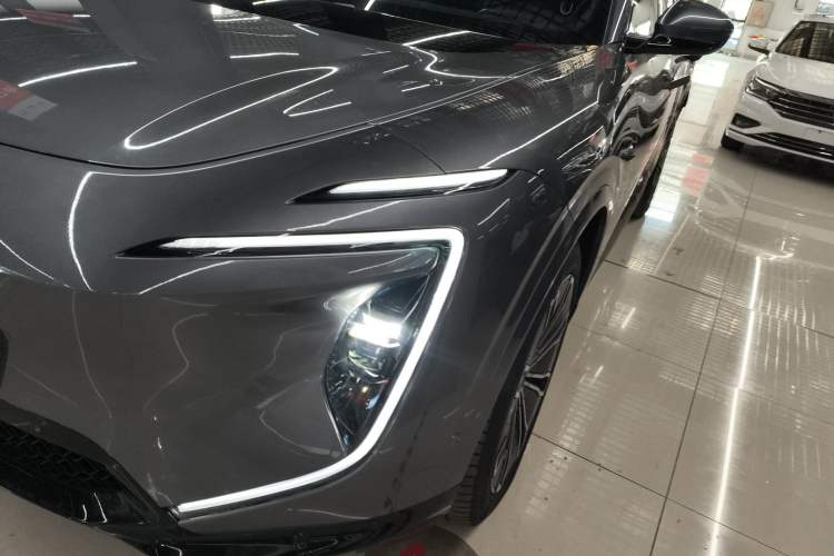 Used  07 2024 Max Extended-Range Edition