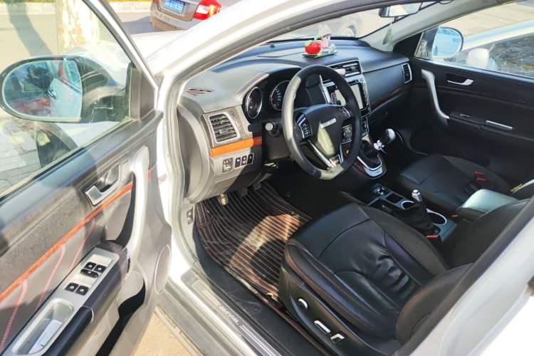 Used Haval H6 2015 Revised Version Sport Edition 1.5T Manual Transmission Two-Wheel Drive Elite Grade
