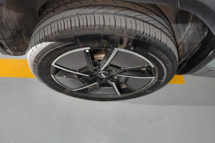 Used  Titanium 3 2025 501 km All-Wheel Drive Intelligent Driving Max Edition
