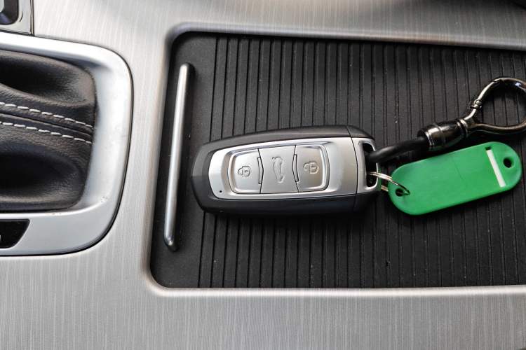 Used Geely Auto Emgrand X7 Sport 2018 1.8TD Automatic Two-Wheel Drive Smart Connect 4G Internet Edition
