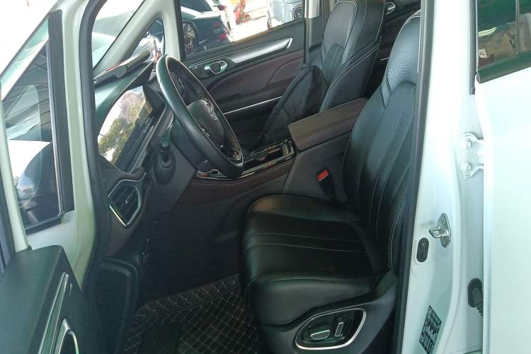 Used GAC Trumpchi M6 2023 PRO 270T DCT Luxury Edition
