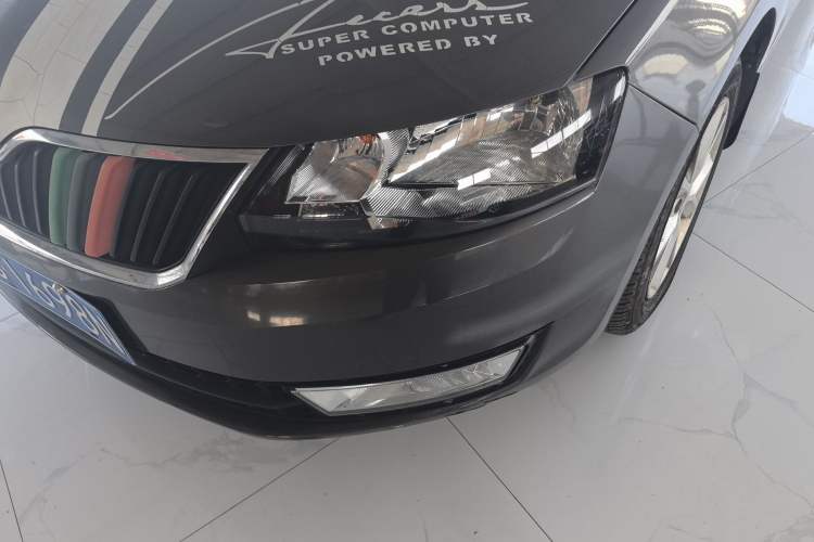 Used Skoda Rapid 2015 1.6L Manual Smart Selection Model
