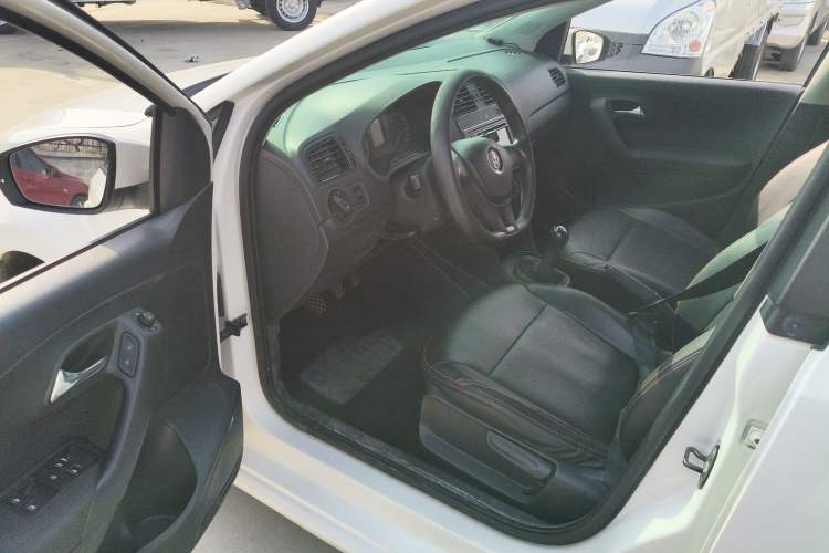 Used Volkswagen Polo 2016 1.4L Manual Fashion Model
