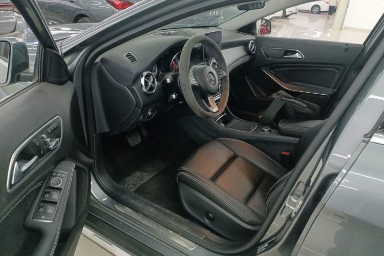 Used Mercedes-Benz GLA 2017 GLA 220 4MATIC Fashion Model
