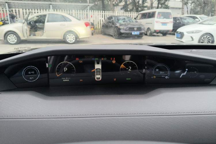 Used Changan UNI-V iDD 2024 Blue Whale Smart Electric iDD 136km ZhiKu Model
