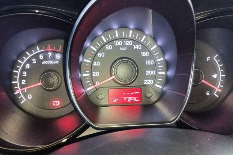 Used Kia K2 2015 Sedan 1.4L MT GLS
