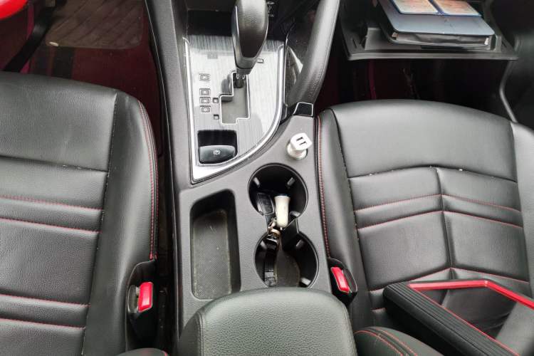 Used Dongfeng Aeolus AX7 2016 2.0L Automatic Zhiyi Trim
