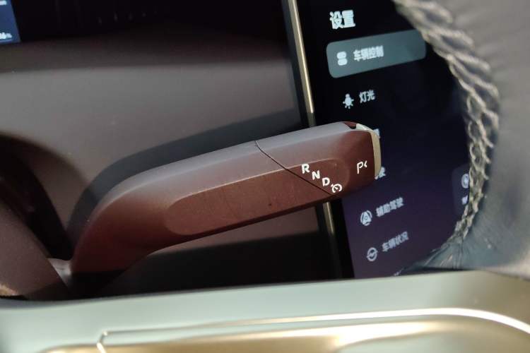 Used  11 2024 730 Luxury Edition with Three Lasers and Rear-Wheel Drive
