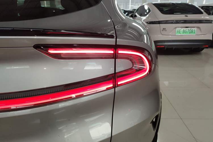 Used  YU7 2025 Ultra-Long Range High-Performance All-Wheel-Drive Max Edition
