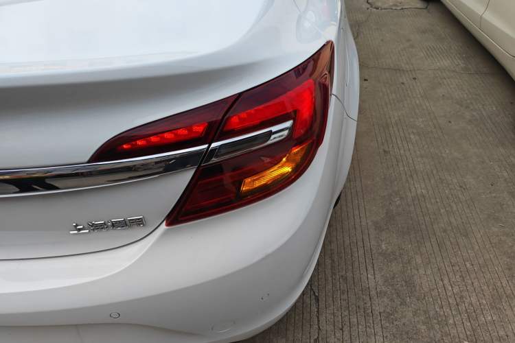 Used Buick Regal 2015 2.0L Leading Fashion Edition