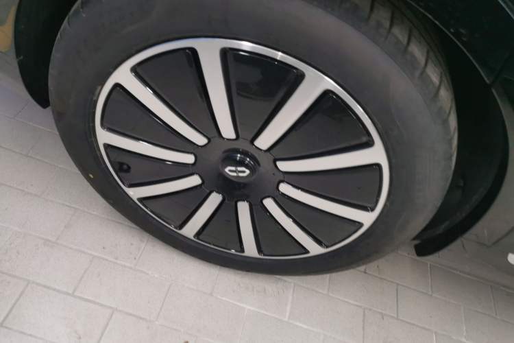 Used Hima AITO M9 2024 Range-Extended Ultra Version 42 kWh 6-Seater Model