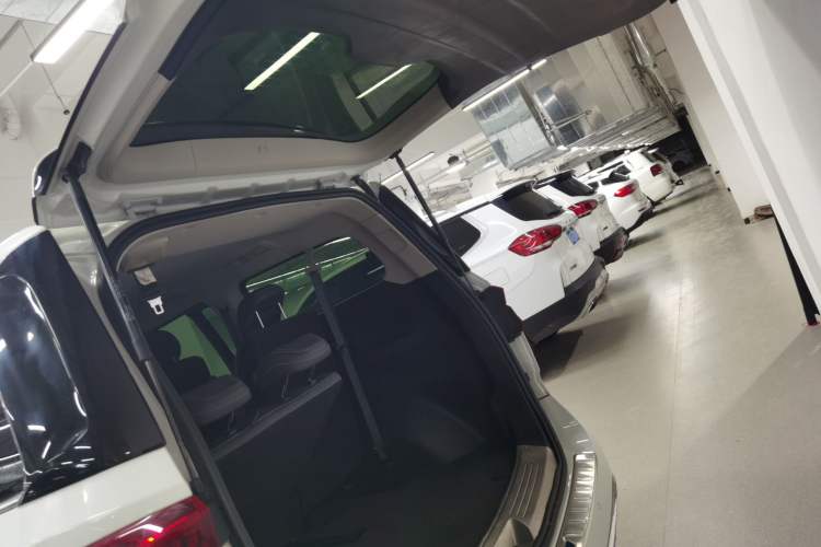 Used SAIC MAXUS G20 2021 Facelifted PLUS 2.0T Gasoline Automatic Luxury Edition
