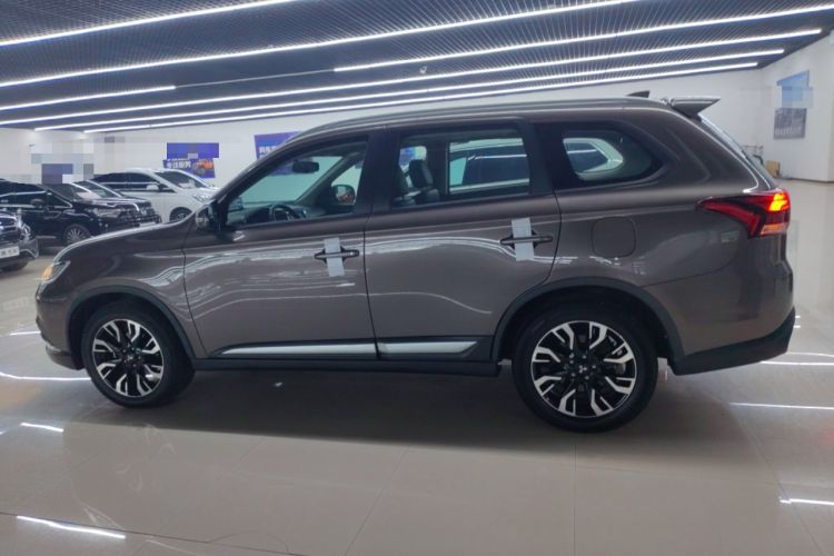 Used Mitsubishi Outlander 2020 2.0L Two-Wheel Drive Enjoyment Version 5 Seats
