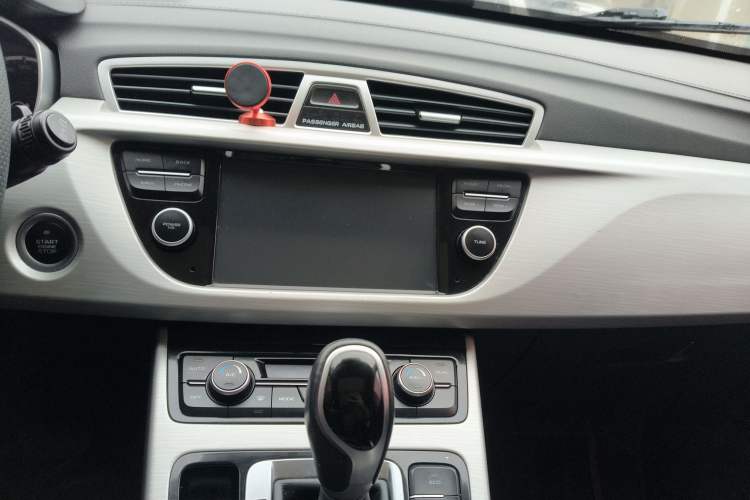 Used Geely Auto Emgrand X7 Sport 2018 1.8TD Automatic Two-Wheel Drive Zhiya Model
