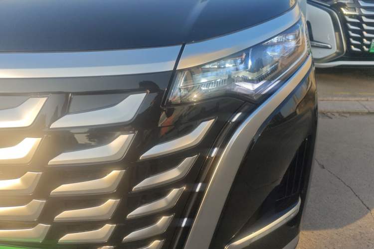 Used Denza D9 2025 DM-i Intelligent Drive 1020 Four-Wheel Drive Prestige Model