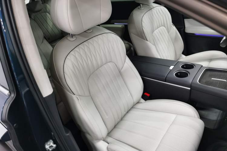 Used VOYAH Dream 2025 PHEV Four-Wheel-Drive Flagship Kunpeng Edition
