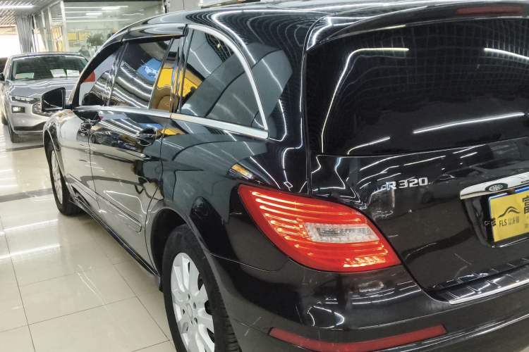 Used Mercedes-Benz R-Class 2017 R 320 4MATIC Business Edition Prestige Model