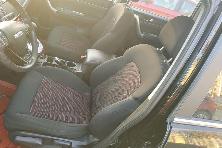 Used Haval M6 2019 1.5T DCT Two-Wheel Drive Urban Version China VI Standard
