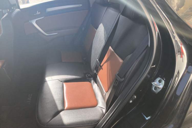 Used  Refine S3 2014 1.5L Manual Luxury Smart Model
