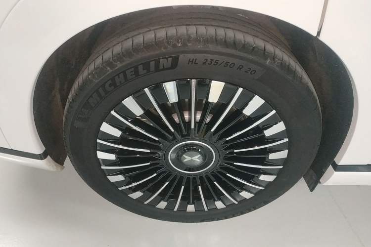 Used XPeng X9 2025 740 Ultra-Long Range Max