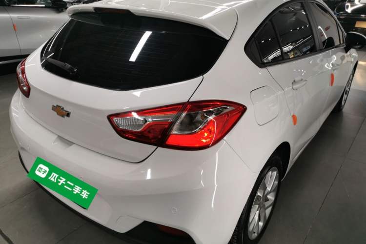 Used Chevrolet Cruze 2017 1.5L Hatchback Automatic Pioneer Sunroof Edition
